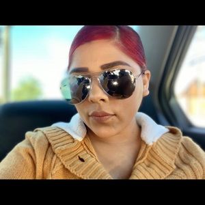 Meet your Posher, Adrianna